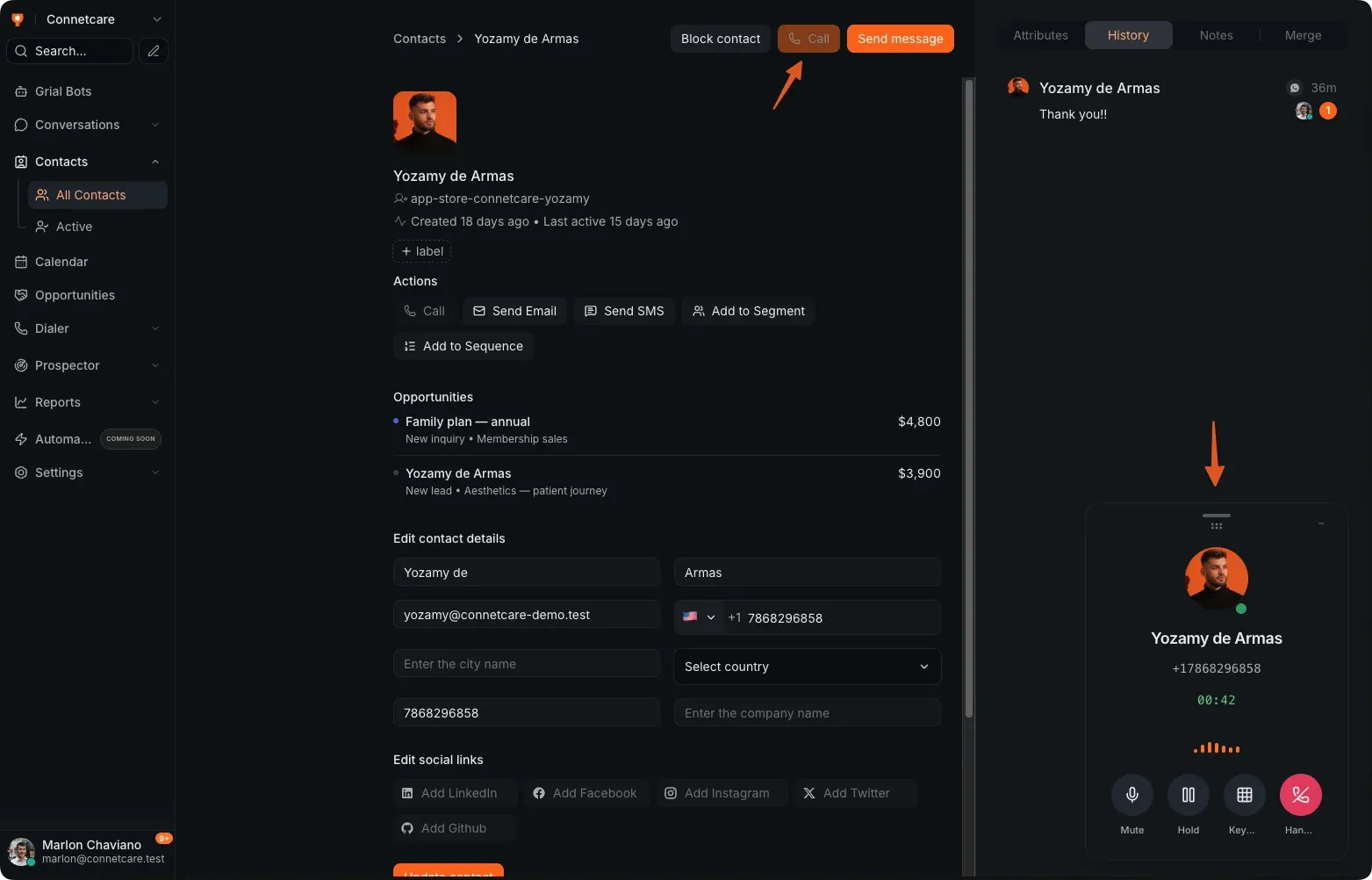 Una ficha de contacto de Grialink con una llamada en curso en un panel flotante al lado