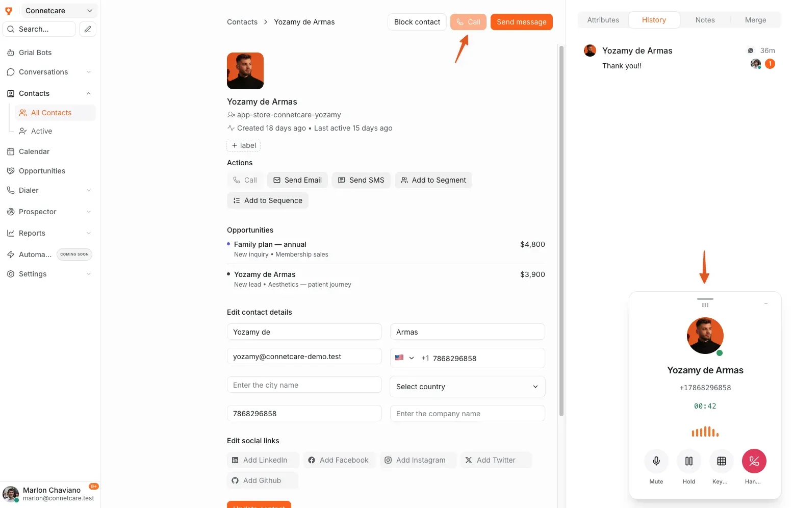 Una ficha de contacto de Grialink con una llamada en curso en un panel flotante al lado