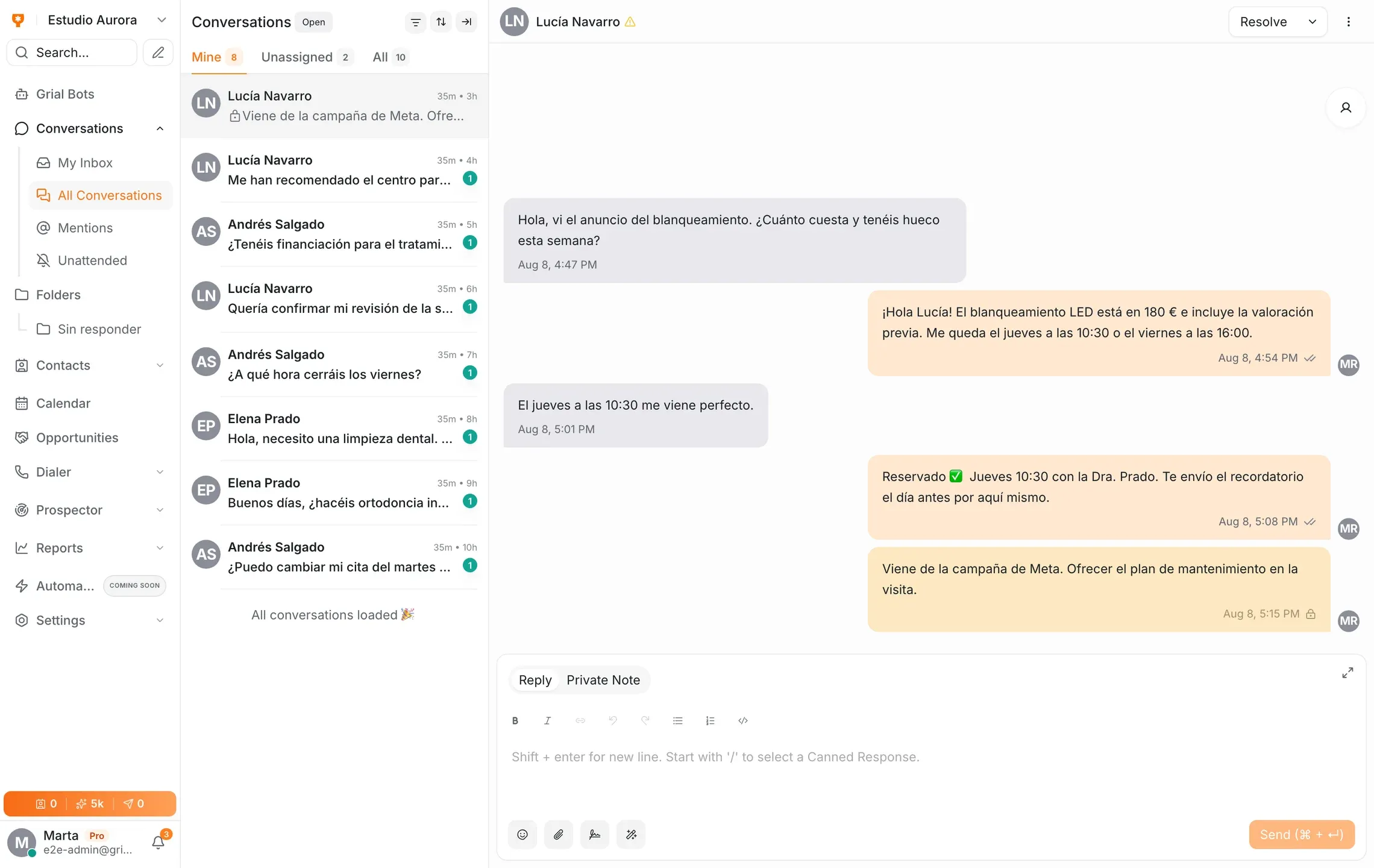 Bandeja de Grialink con una conversación de WhatsApp en la que se agenda una cita de blanqueamiento